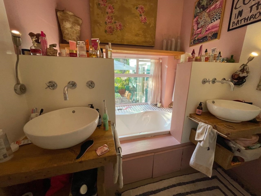 5 Bedroom Property for Sale in Gardens Western Cape